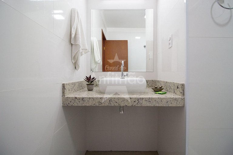 100 m² bem espaçoso com terraço, garagem, A/C