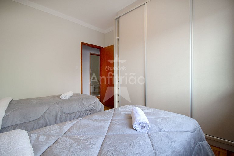 100 m² bem espaçoso com terraço, garagem, A/C