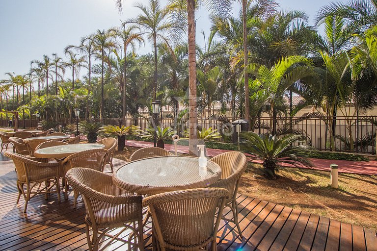 Oasis prox. Allianz + piscina aquecida, vaga e ar