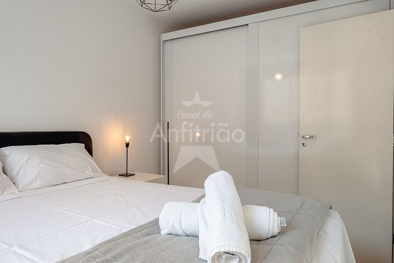 Oasis prox. Allianz + piscina aquecida, vaga e ar