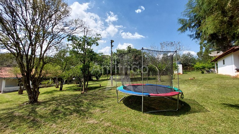 Sítio família e amigos com piscina e churrasqueira