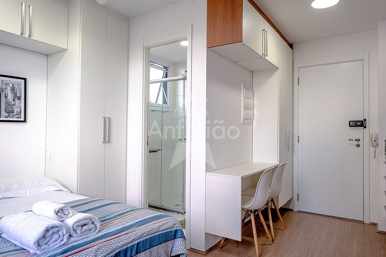 Studio 9º andar com vista e 200 m do metrô