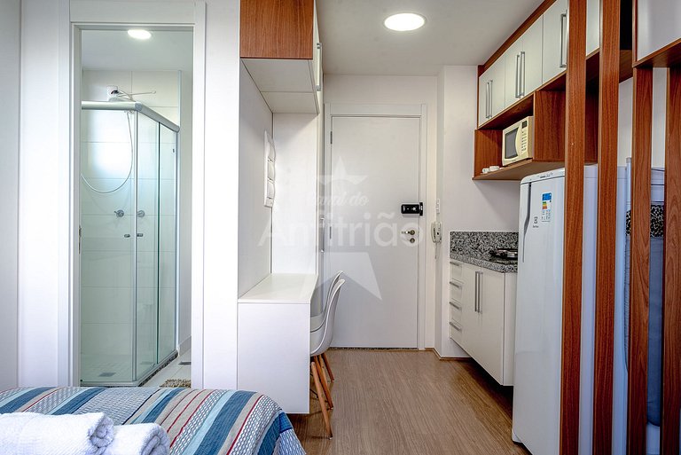 Studio 200 m do metrô + piscina | 6x sem juros