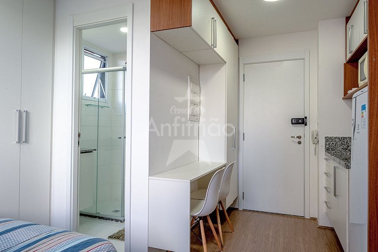 Studio 9º andar com vista e 200 m do metrô