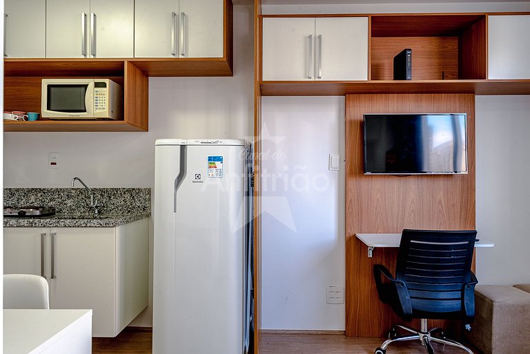 Studio 9º andar com vista e 200 m do metrô