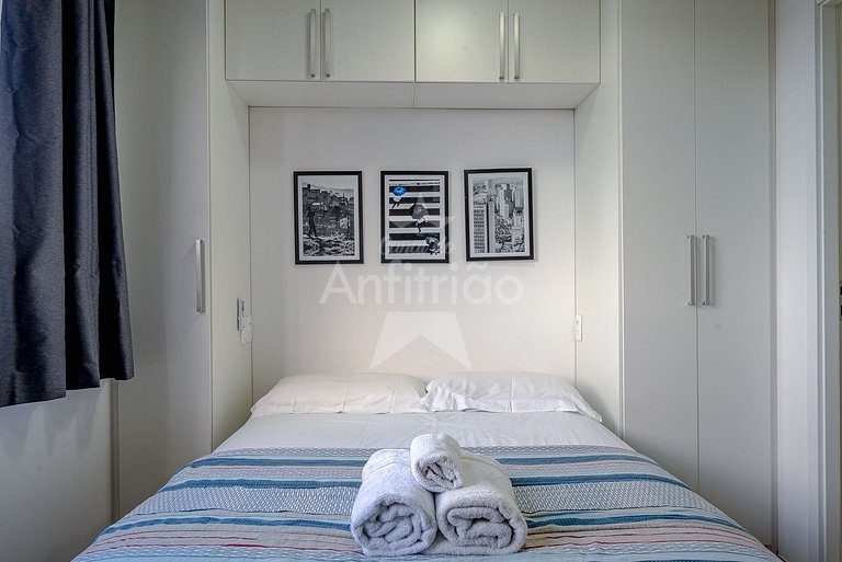 Studio 9º andar com vista e 200 m do metrô