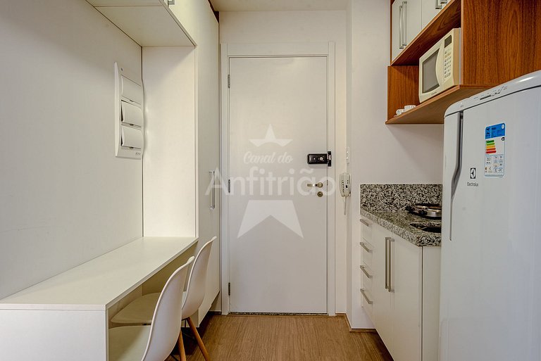 Studio 9º andar com vista e 200 m do metrô