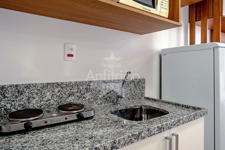 Studio 9º andar com vista e 200 m do metrô