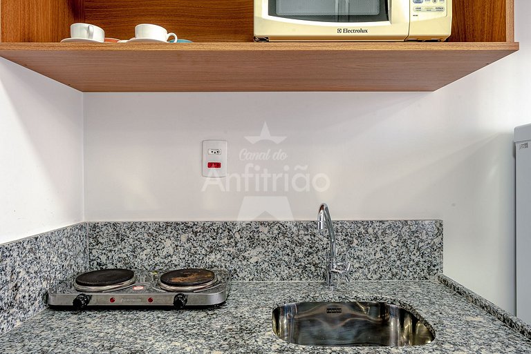 Studio 9º andar com vista e 200 m do metrô