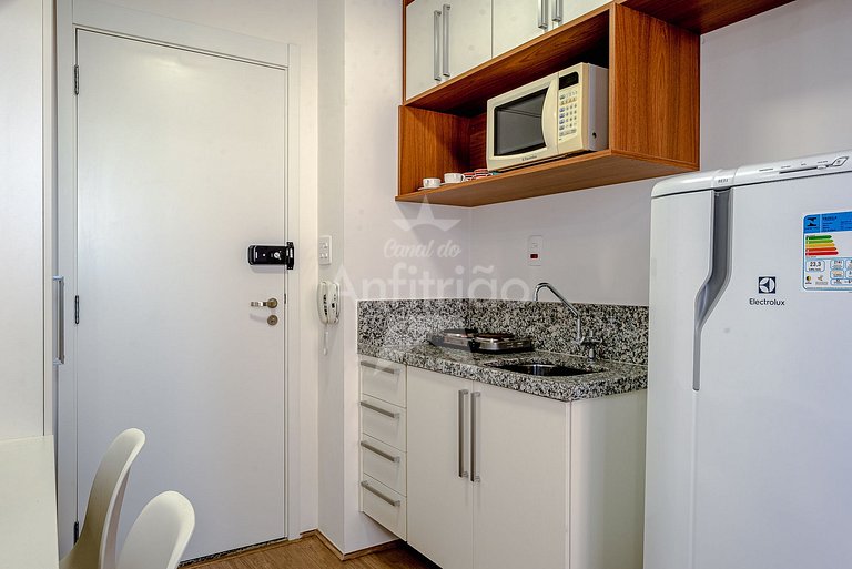 Studio 9º andar com vista e 200 m do metrô