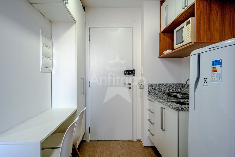 Studio 9º andar com vista e 200 m do metrô