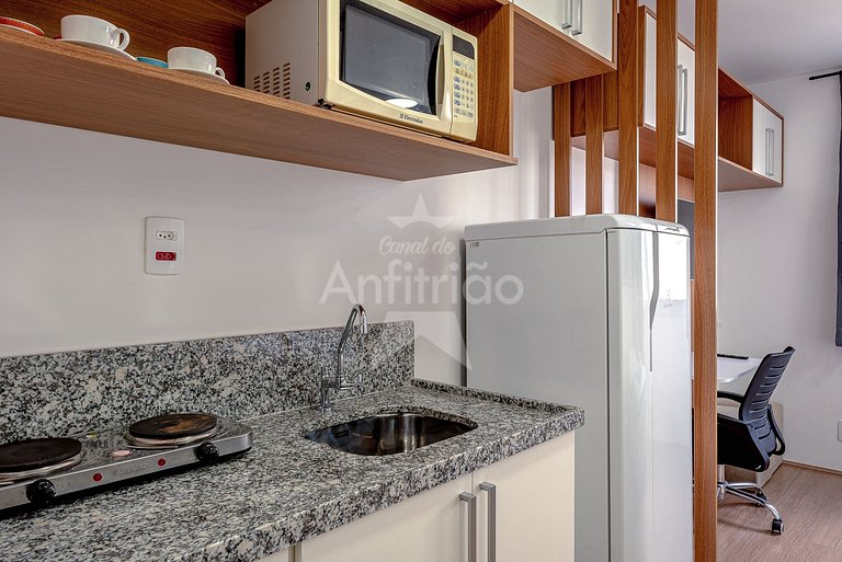Studio 200 m do metrô + piscina | 6x sem juros