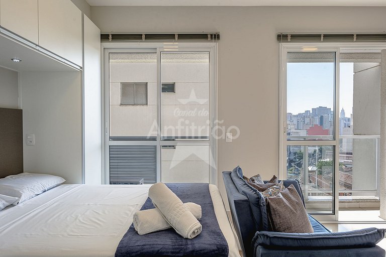 Studio com varanda + vaga de garagem + ar cond.