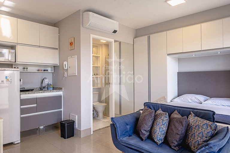 Studio com varanda + vaga de garagem + ar cond.