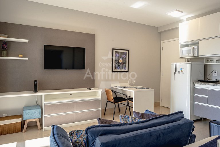 Studio com varanda + vaga de garagem + ar cond.