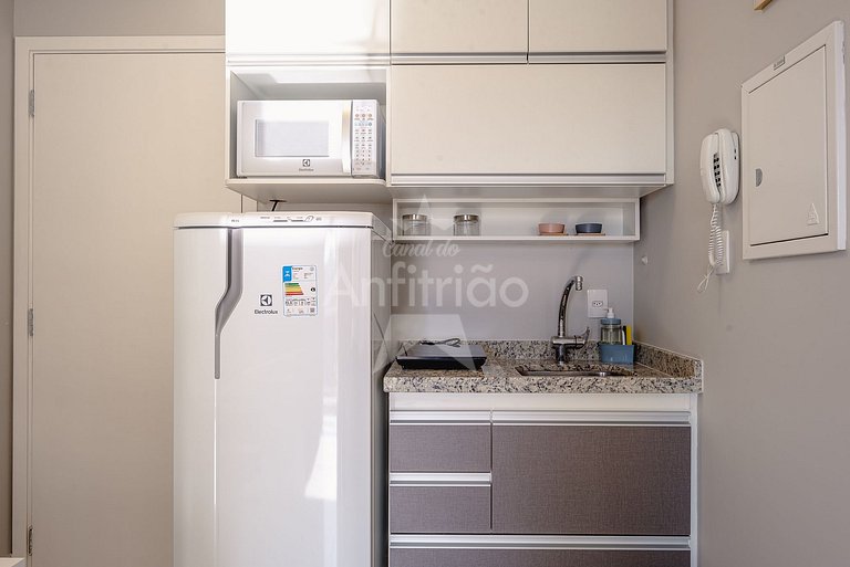 Studio com varanda + vaga de garagem + ar cond.