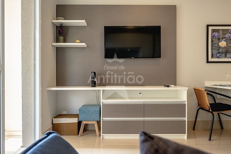 Studio com varanda + vaga de garagem + ar cond.