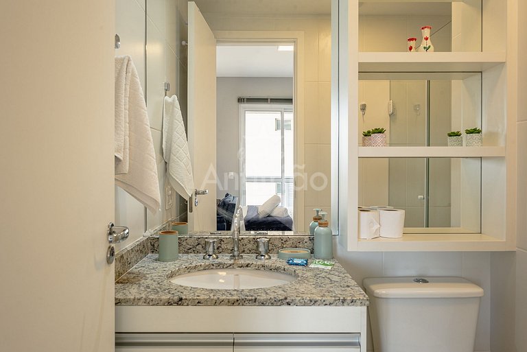 Studio bonitinho com garagem e ar condicionado