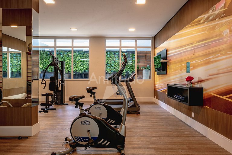 Studio com varanda + vaga de garagem + ar cond.