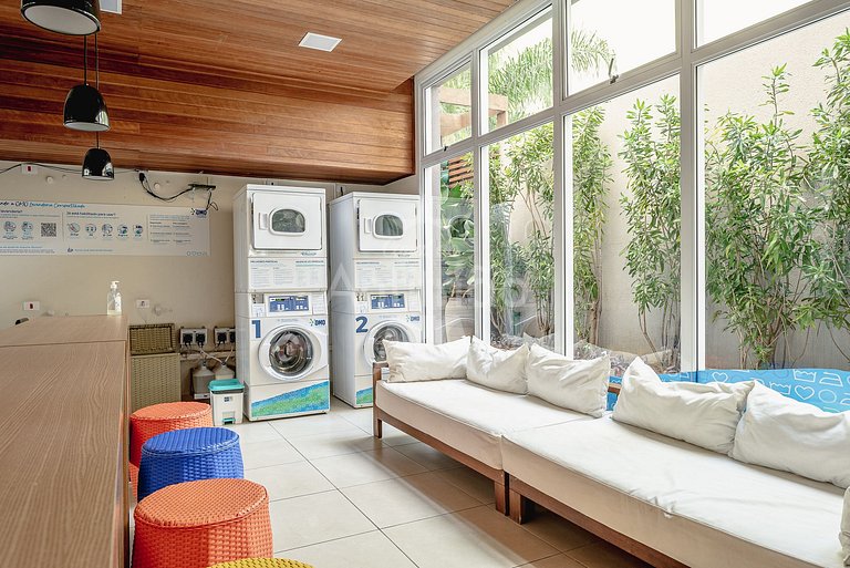 Studio bonitinho com garagem e ar condicionado