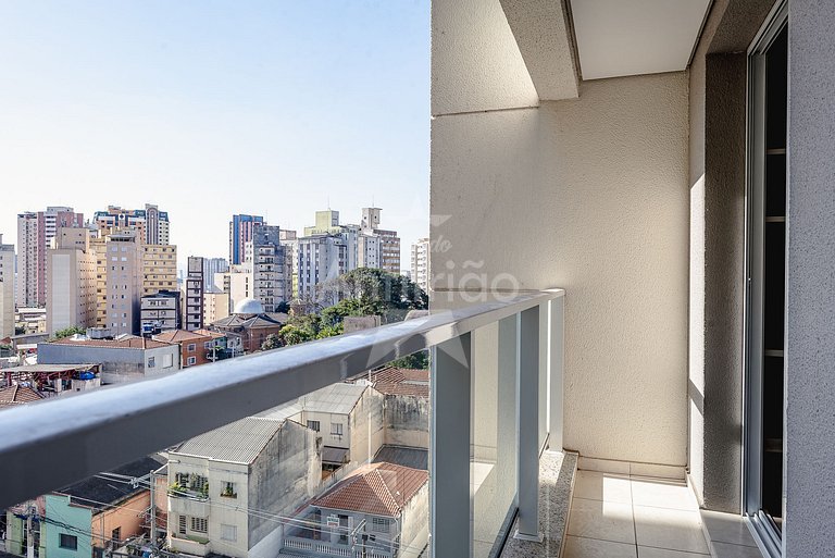 Studio com varanda + vaga de garagem + ar cond.