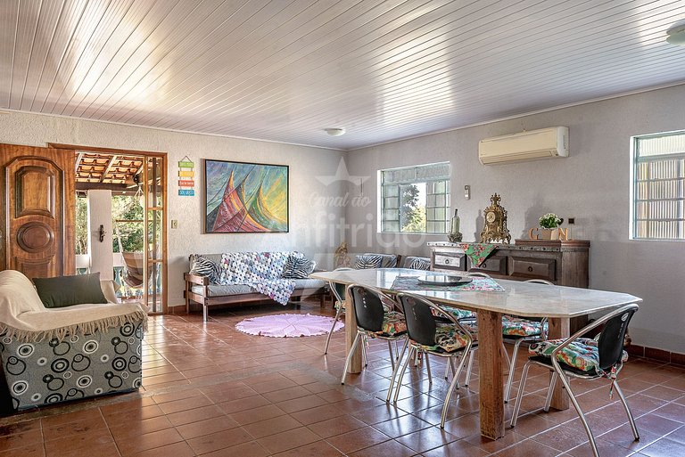 Sítio família e amigos com piscina e churrasqueira