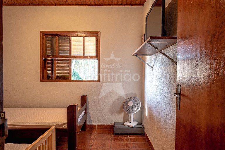 Sítio família e amigos com piscina e churrasqueira