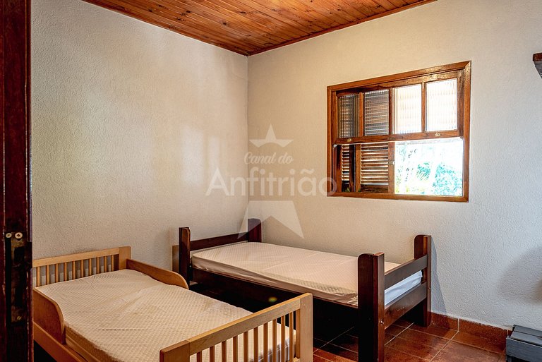 Sítio família e amigos com piscina e churrasqueira