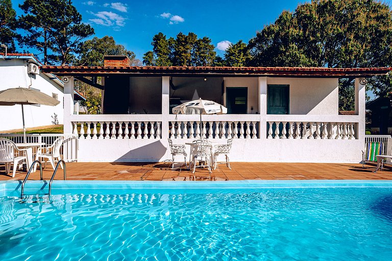 Sítio família e amigos com piscina e churrasqueira