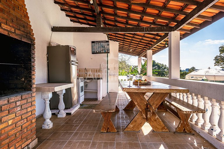 Sítio família e amigos com piscina e churrasqueira