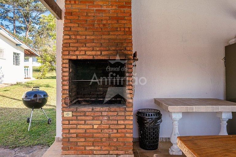 Sítio família e amigos com piscina e churrasqueira