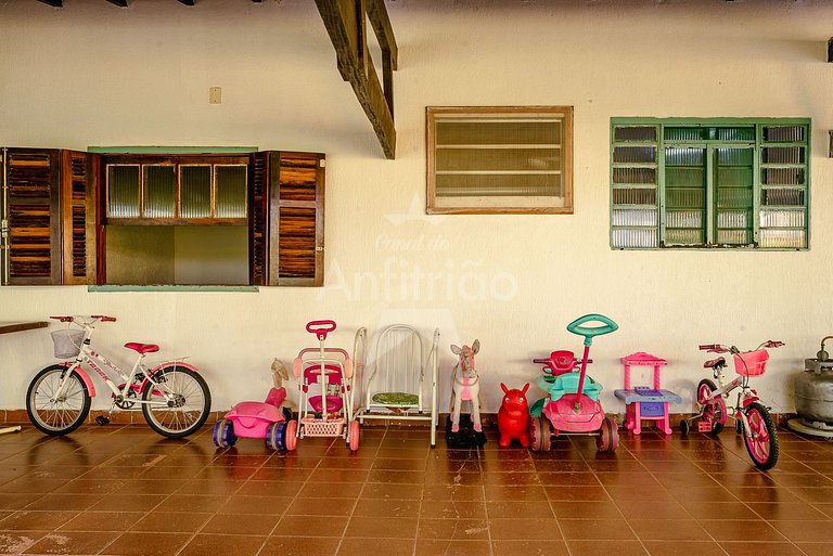 Sítio família e amigos com piscina e churrasqueira