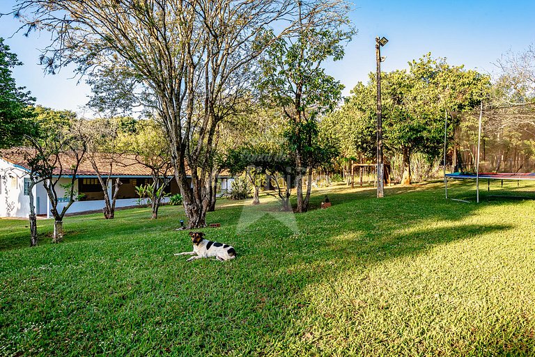 Sítio família e amigos com piscina e churrasqueira