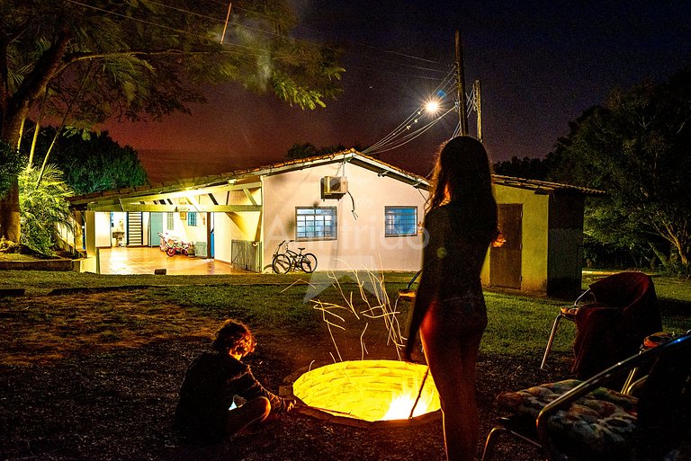 Sítio família e amigos com piscina e churrasqueira