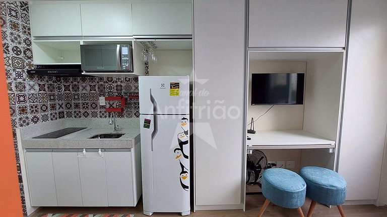 Studio 100 m do metrô c/ piscina + academia