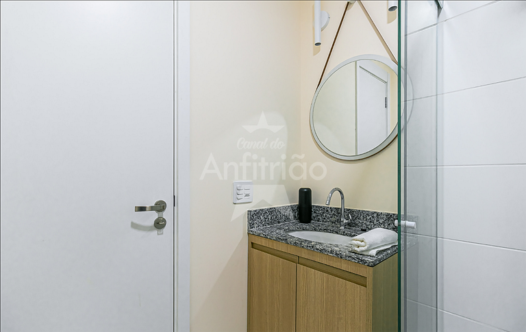 Studio no 17º andar no Brás + compras