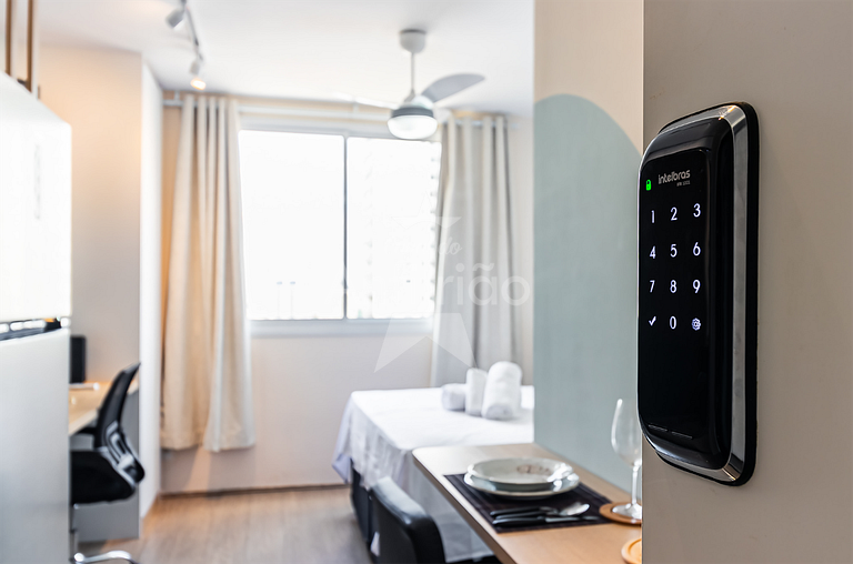 Studio no 17º andar no Brás + compras