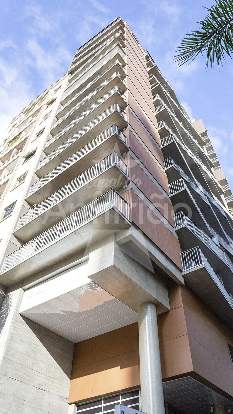 Studio 19º com vista + A/C + piscina | 6x s/ juros