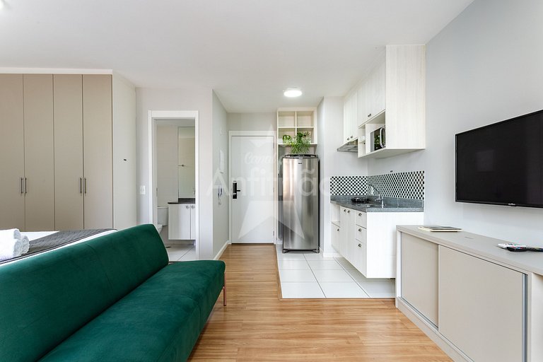 Studio no centro com A/C pertinho do metrô