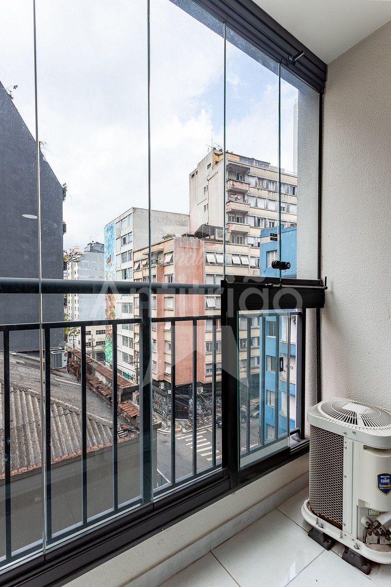 Studio no centro com A/C pertinho do metrô