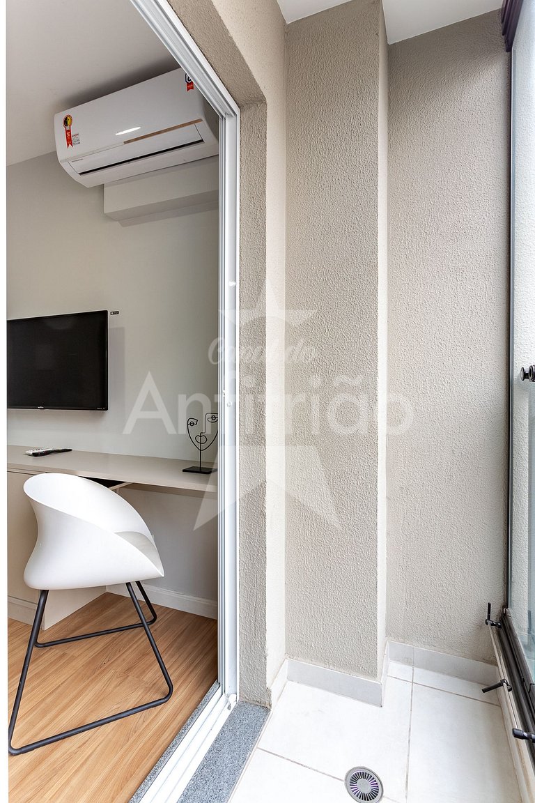 Studio no centro com A/C + metrô em 6x sem juros