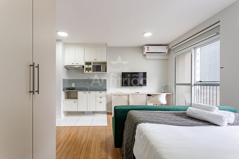 Studio no centro com A/C pertinho do metrô