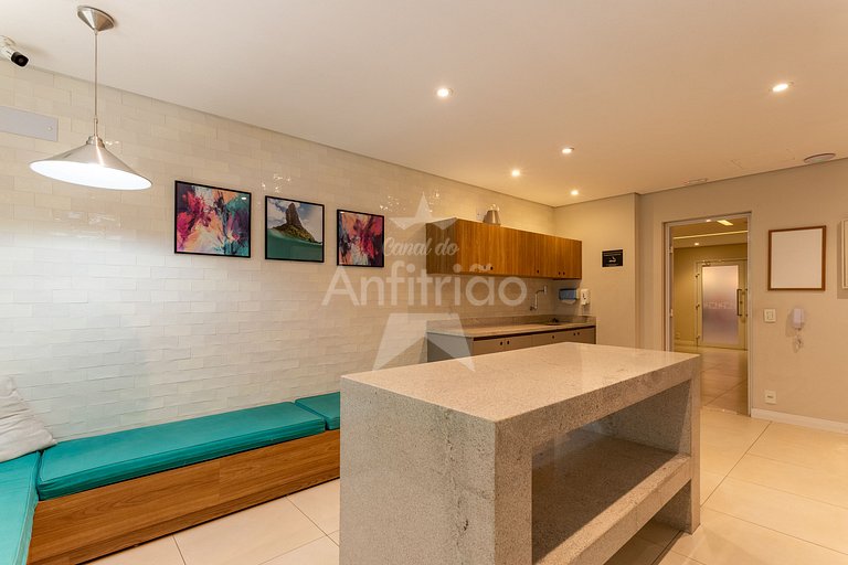 Studio no centro com A/C + metrô em 6x sem juros