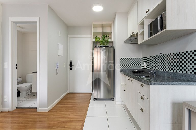 Studio no centro com A/C pertinho do metrô