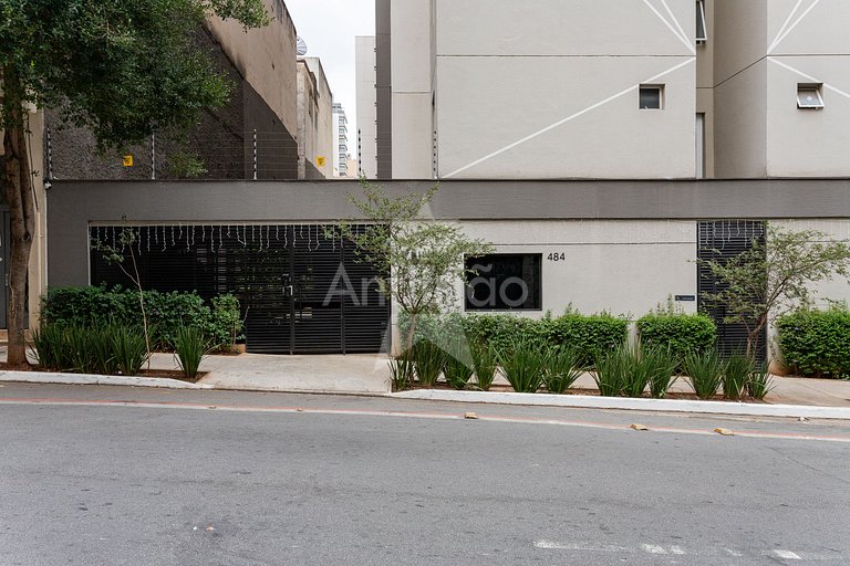 Studio no centro com A/C pertinho do metrô