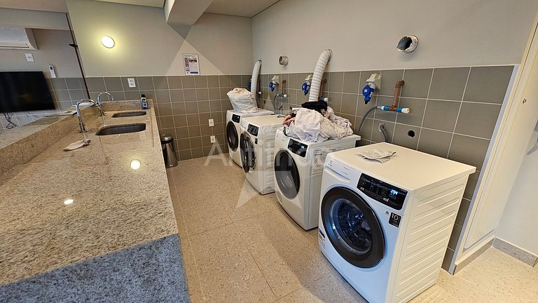 Studio 150 metros do Metrô Paraíso com ar condicionado