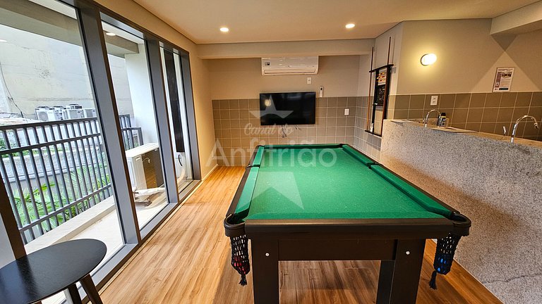 Studio 150 metros do Metrô Paraíso com ar condicionado