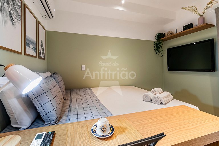 Studio 150 metros do Metrô Paraíso com ar condicionado