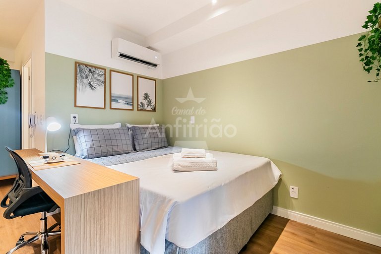 Studio 150 metros do Metrô Paraíso com ar condicionado