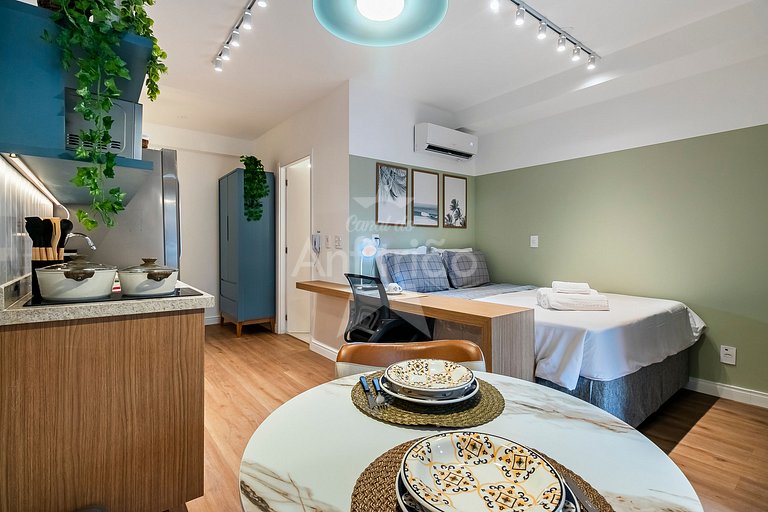 Studio 150 metros do Metrô Paraíso com ar condicionado